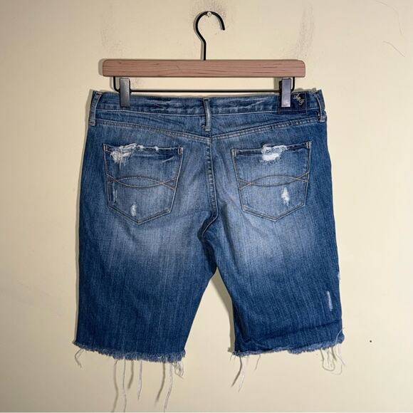 ABERCROMBIE AND FITCH distressed Bermuda Raw hem denim shorts 8 - Picture 5 of 5